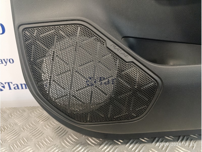 Recambio de guarnecido puerta delantera derecha para toyota rav4 referencia OEM IAM 310B2KAH1 67705X1B69 67611X1B32
