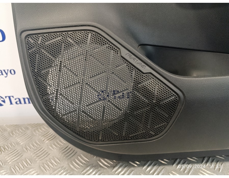 Recambio de guarnecido puerta delantera derecha para toyota rav4 referencia OEM IAM 310B2KAH1 67705X1B69 67611X1B32