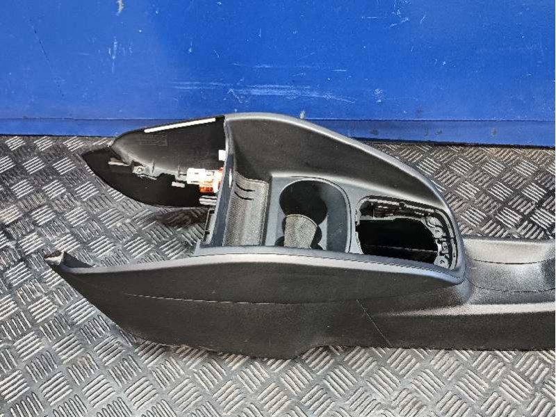 Recambio de consola central para audi a1 sportback (8xf) referencia OEM IAM 8X0863240C 8X0862533 8X0863243B
