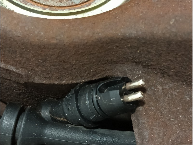 Recambio de mangueta delantera izquierda para renault scenic ii 1.9 dci diesel referencia OEM IAM   