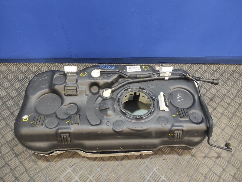 Recambio de deposito combustible para hyundai ioniq referencia OEM IAM 31100G2XXX  