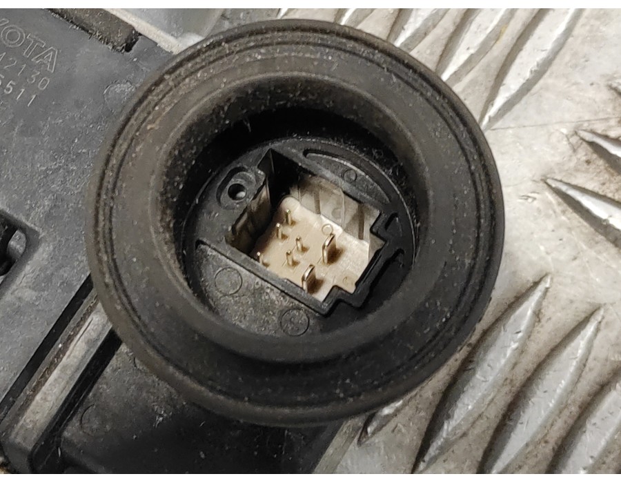 Recambio de motor elevalunas delantero izquierdo para toyota rav4 referencia OEM IAM 8572042130  0620205511