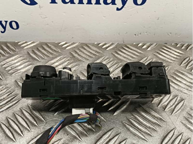 Recambio de mando elevalunas delantero izquierdo para bmw x3 (f25) referencia OEM IAM 920810903  