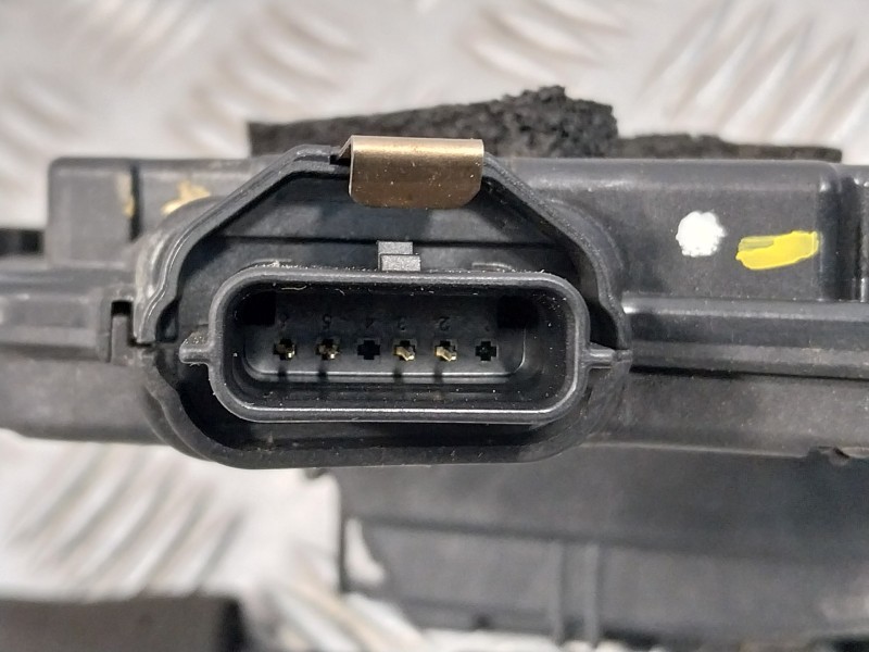 Recambio de cerradura puerta delantera derecha para renault captur referencia OEM IAM 805020401R  40627224