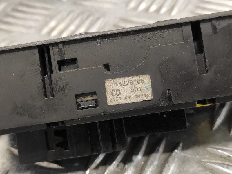 Recambio de mando elevalunas delantero izquierdo para opel zafira b referencia OEM IAM 13228706  