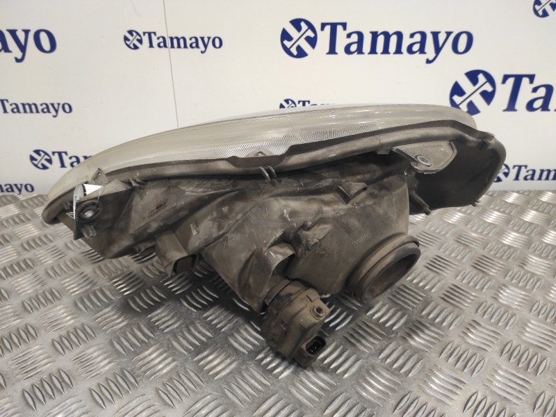 Recambio de faro derecho para renault trafic combi (ab 4.01) 1.9 diesel referencia OEM IAM 91165720  