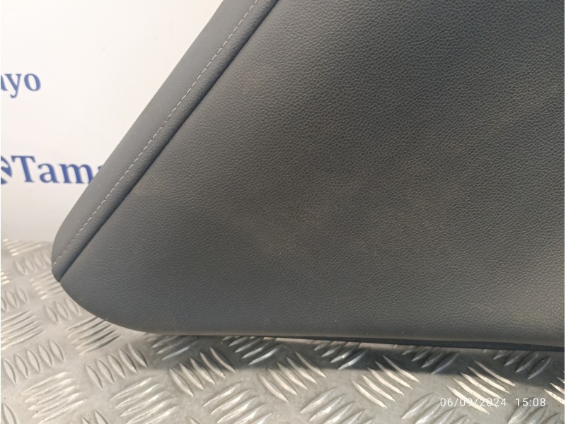 Recambio de guarnecido puerta trasera izquierda para toyota rav4 referencia OEM IAM 310B2KAH1  67614X1B18