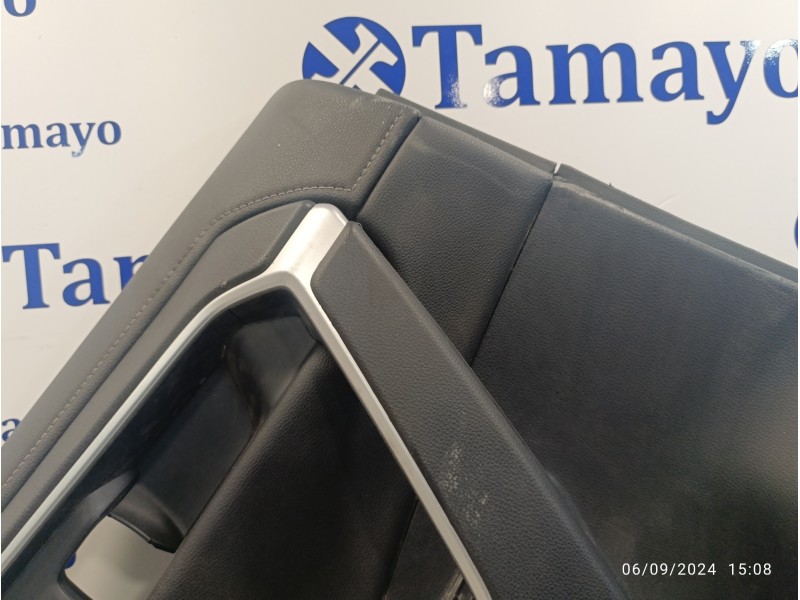 Recambio de guarnecido puerta trasera izquierda para toyota rav4 referencia OEM IAM 310B2KAH1  67614X1B18