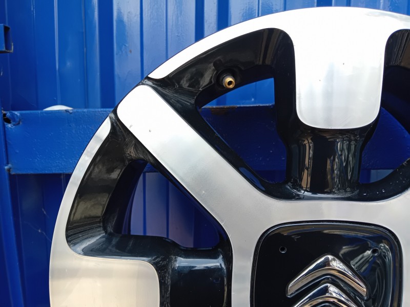 Recambio de llanta para citroën c4 cactus referencia OEM IAM 9800494077  