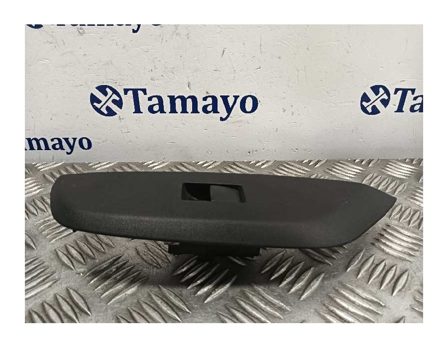 Recambio de mando elevalunas delantero derecho para toyota yaris (xpa1f/mxph11/chxnbw) hybrid 1.5cc referencia OEM IAM 74231K008