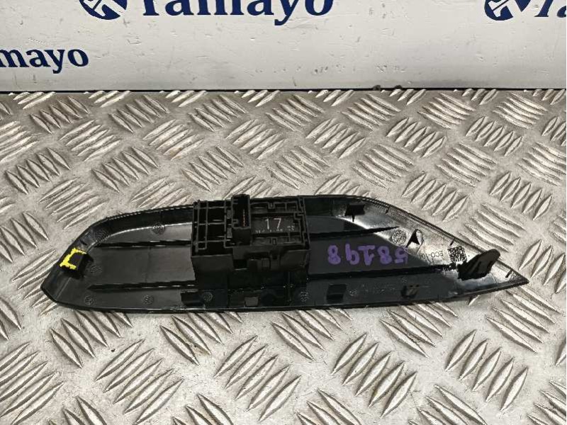 Recambio de mando elevalunas delantero derecho para toyota yaris (xpa1f/mxph11/chxnbw) hybrid 1.5cc referencia OEM IAM 74231K008