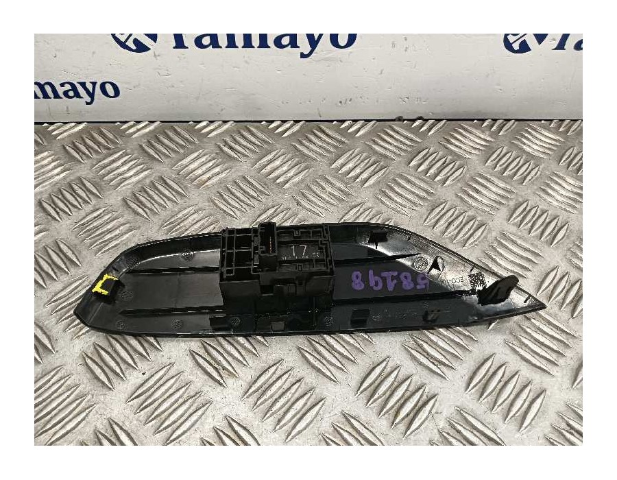 Recambio de mando elevalunas delantero derecho para toyota yaris (xpa1f/mxph11/chxnbw) hybrid 1.5cc referencia OEM IAM 74231K008