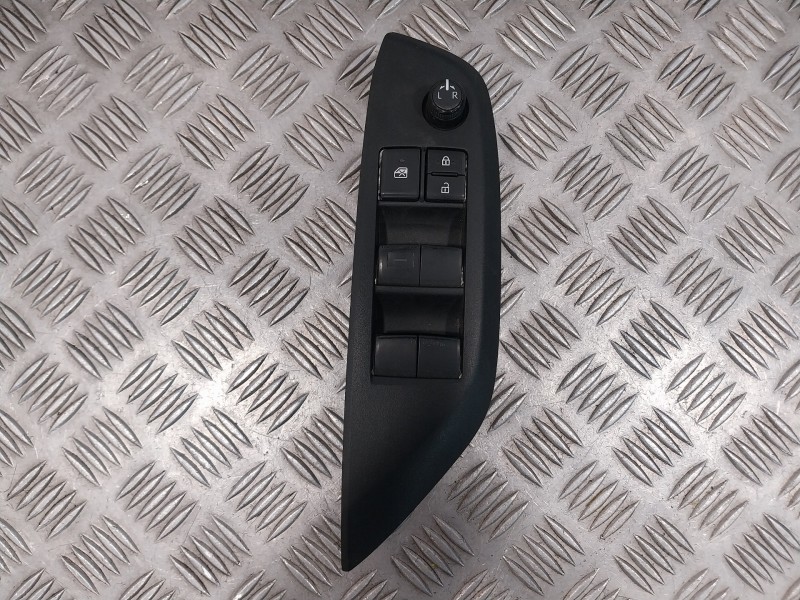 Recambio de mando elevalunas delantero izquierdo para toyota yaris (xpa1f/mxph11/chxnbw) hybrid 1.5cc referencia OEM IAM 840400D