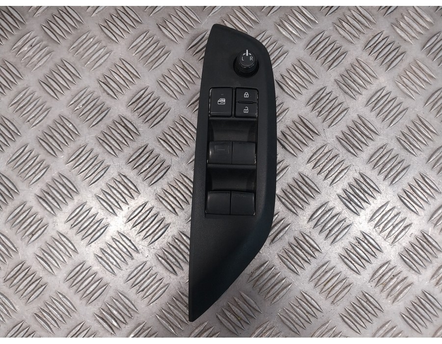 Recambio de mando elevalunas delantero izquierdo para toyota yaris (xpa1f/mxph11/chxnbw) hybrid 1.5cc referencia OEM IAM 840400D