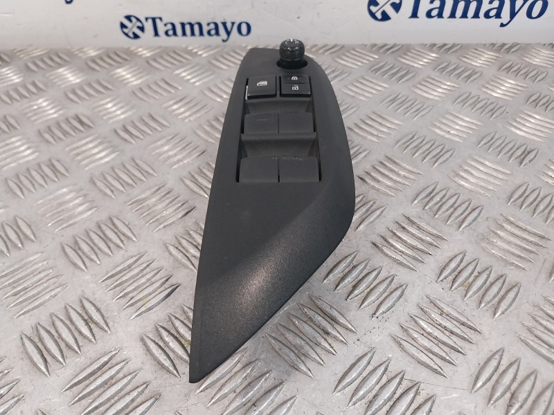 Recambio de mando elevalunas delantero izquierdo para toyota yaris (xpa1f/mxph11/chxnbw) hybrid 1.5cc referencia OEM IAM 840400D