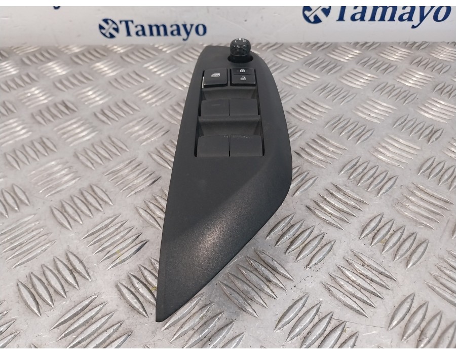 Recambio de mando elevalunas delantero izquierdo para toyota yaris (xpa1f/mxph11/chxnbw) hybrid 1.5cc referencia OEM IAM 840400D