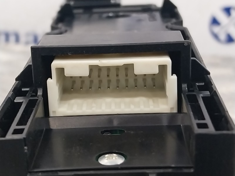 Recambio de mando elevalunas delantero izquierdo para toyota yaris (xpa1f/mxph11/chxnbw) hybrid 1.5cc referencia OEM IAM 840400D