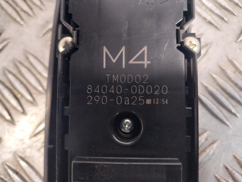 Recambio de mando elevalunas delantero izquierdo para toyota yaris (xpa1f/mxph11/chxnbw) hybrid 1.5cc referencia OEM IAM 840400D