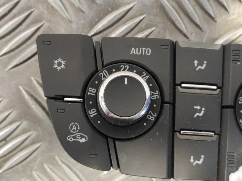 Recambio de mando climatizador para opel astra j lim. 1.7 16v cdti referencia OEM IAM 13337697  28243196