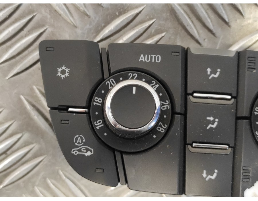 Recambio de mando climatizador para opel astra j lim. 1.7 16v cdti referencia OEM IAM 13337697  28243196