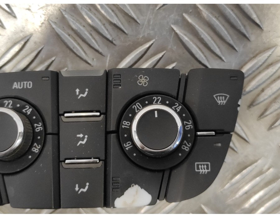 Recambio de mando climatizador para opel astra j lim. 1.7 16v cdti referencia OEM IAM 13337697  28243196