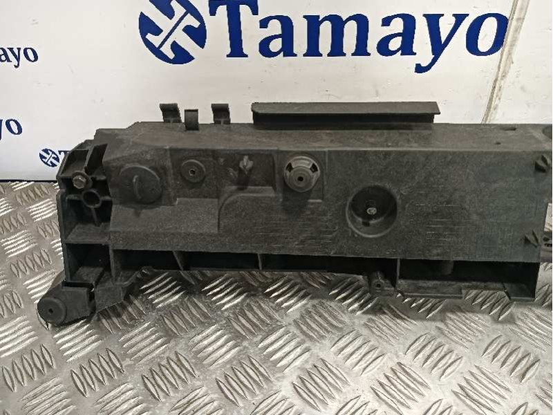 Recambio de travesaño superior para renault captur referencia OEM IAM 625003860R  