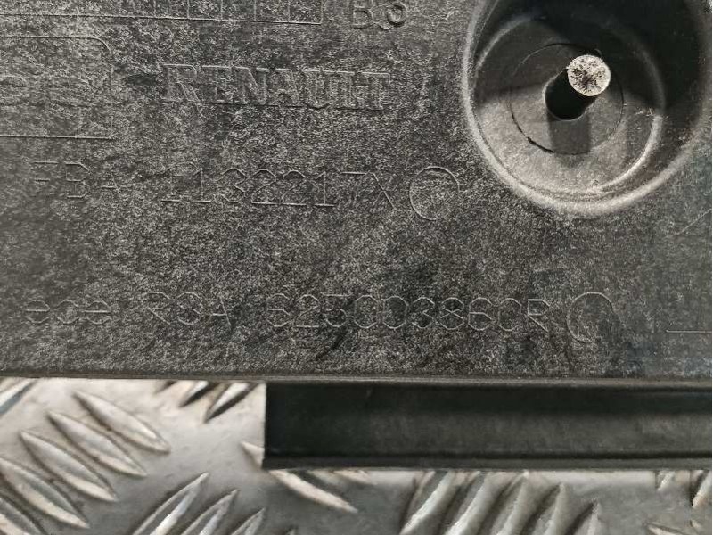 Recambio de travesaño superior para renault captur referencia OEM IAM 625003860R  