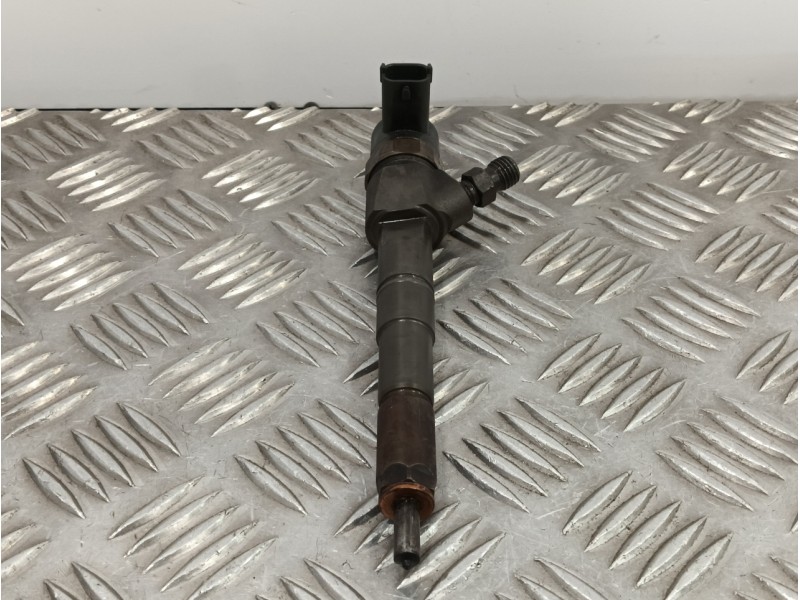 Recambio de inyector para opel combo d 1.6 16v cdti referencia OEM IAM 0445110300  