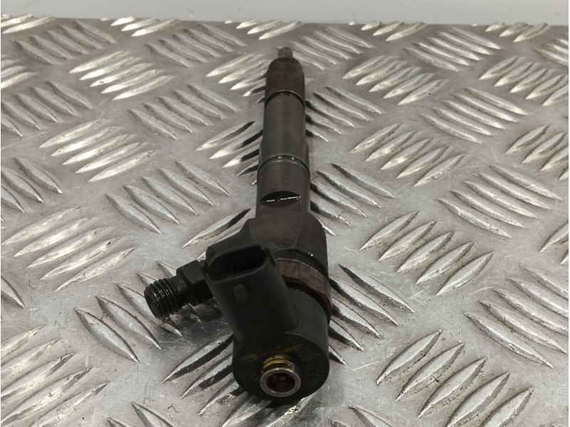 Recambio de inyector para opel combo d 1.6 16v cdti referencia OEM IAM 0445110300  