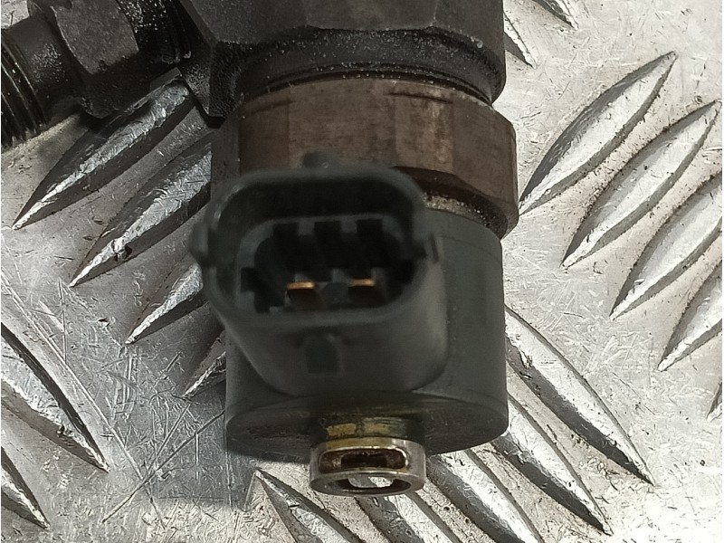 Recambio de inyector para opel combo d 1.6 16v cdti referencia OEM IAM 0445110300  