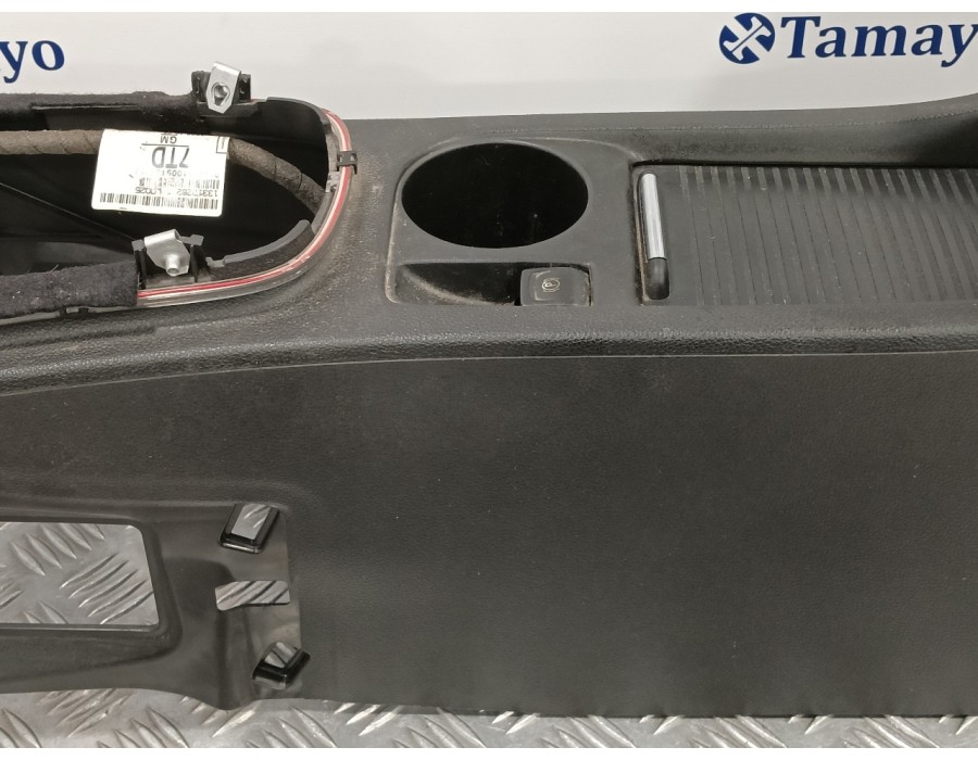 Recambio de apoyabrazos central para opel astra j lim. 1.7 16v cdti referencia OEM IAM 498951029 1950265 13258342