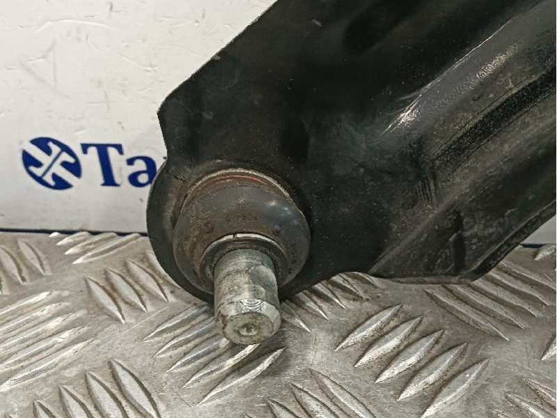 Recambio de brazo suspension inferior delantero derecho para renault captur referencia OEM IAM 545052737  