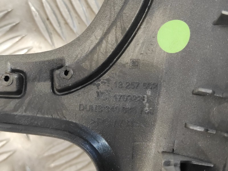 Recambio de moldura para opel astra j lim. 1.7 16v cdti referencia OEM IAM 13257562  340685796