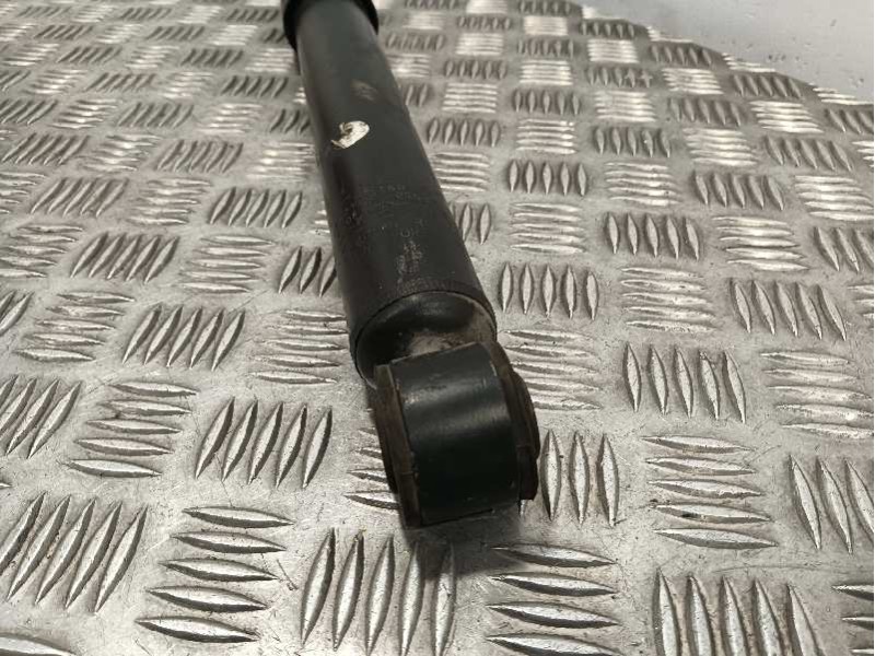 Recambio de amortiguador trasero derecho para renault captur referencia OEM IAM 562105955R  030810007