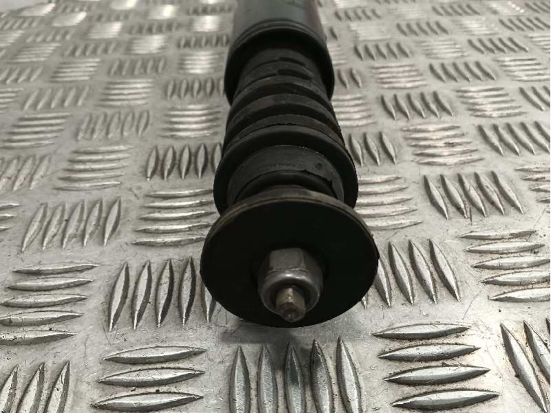 Recambio de amortiguador trasero derecho para renault captur referencia OEM IAM 562105955R  030810007