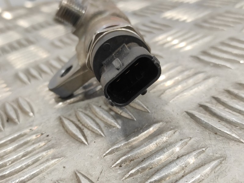 Recambio de rampa inyectora para opel astra j lim. 2.0 16v cdti referencia OEM IAM 55576177  0445214221