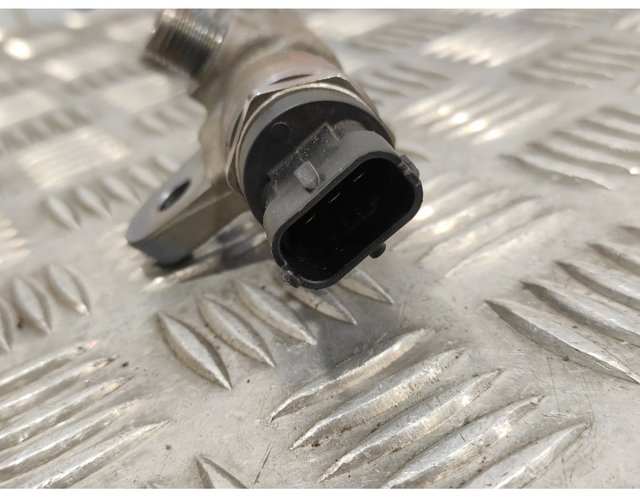 Recambio de rampa inyectora para opel astra j lim. 2.0 16v cdti referencia OEM IAM 55576177  0445214221