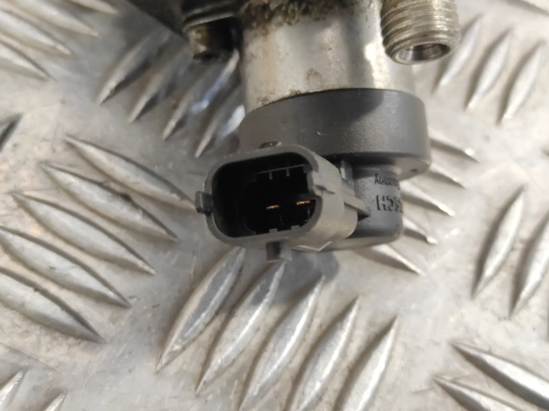 Recambio de bomba inyeccion para opel astra j lim. 2.0 16v cdti referencia OEM IAM 0445010193  55571005