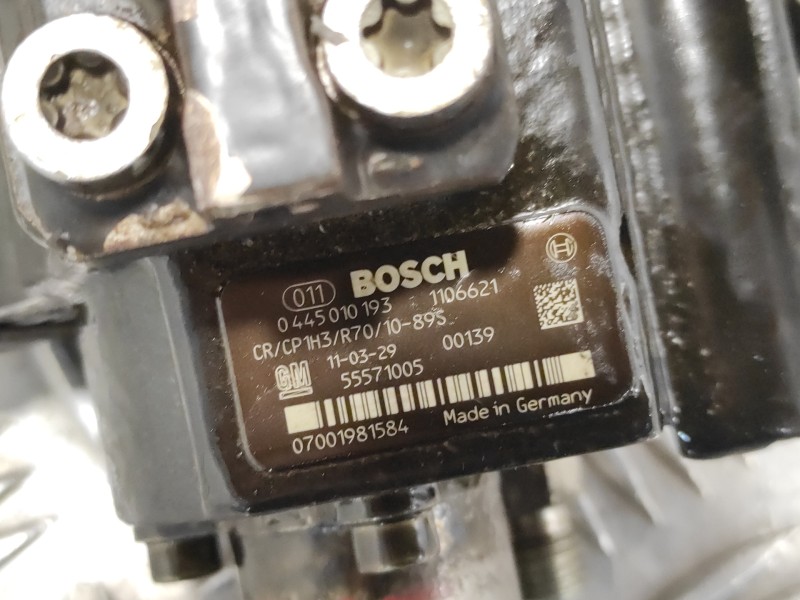 Recambio de bomba inyeccion para opel astra j lim. 2.0 16v cdti referencia OEM IAM 0445010193  55571005