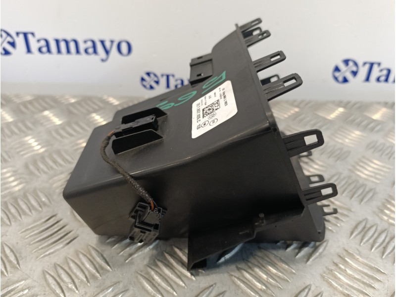 Recambio de moldura para volkswagen polo 1.0 tsi referencia OEM IAM 2G1857925C  