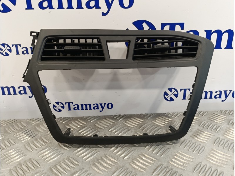 Recambio de rejilla aireadora para hyundai i20 1.2 16v cat referencia OEM IAM 84740C8100  