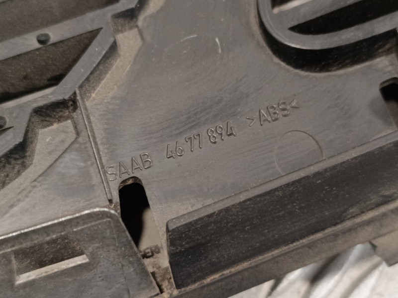Recambio de rejilla delantera para saab 9-3 berlina 2.2 16v tid cat referencia OEM IAM 4677894  4676490