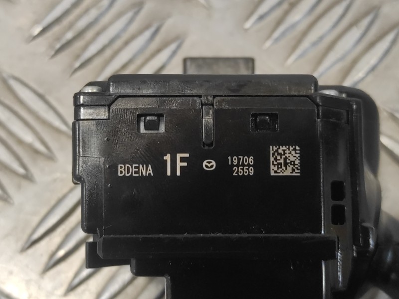 Recambio de mando limpia para mazda 3 berlina (bp) referencia OEM IAM BDENA1F  C58CS143