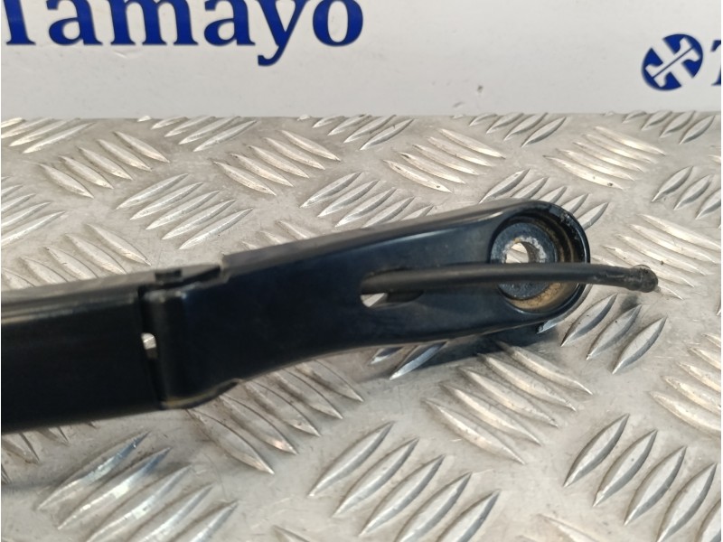 Recambio de brazo limpia delantero derecho para peugeot 3008 1.2 12v e-thp referencia OEM IAM 9810664980  