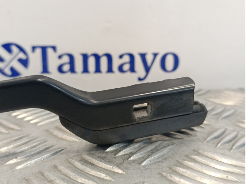 Recambio de brazo limpia delantero izquierdo para peugeot 3008 1.2 12v e-thp referencia OEM IAM 9810664880  