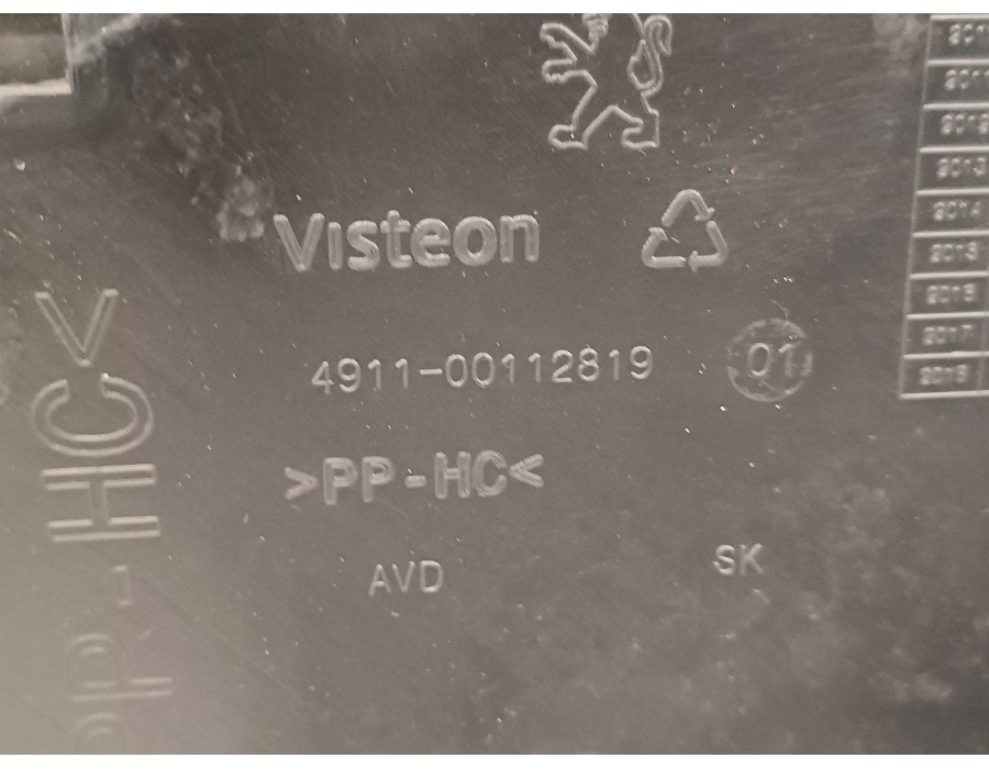 Recambio de guarnecido puerta delantera derecha para peugeot 208 1.2 12v e-vti referencia OEM IAM 96763525ZD  491100112819