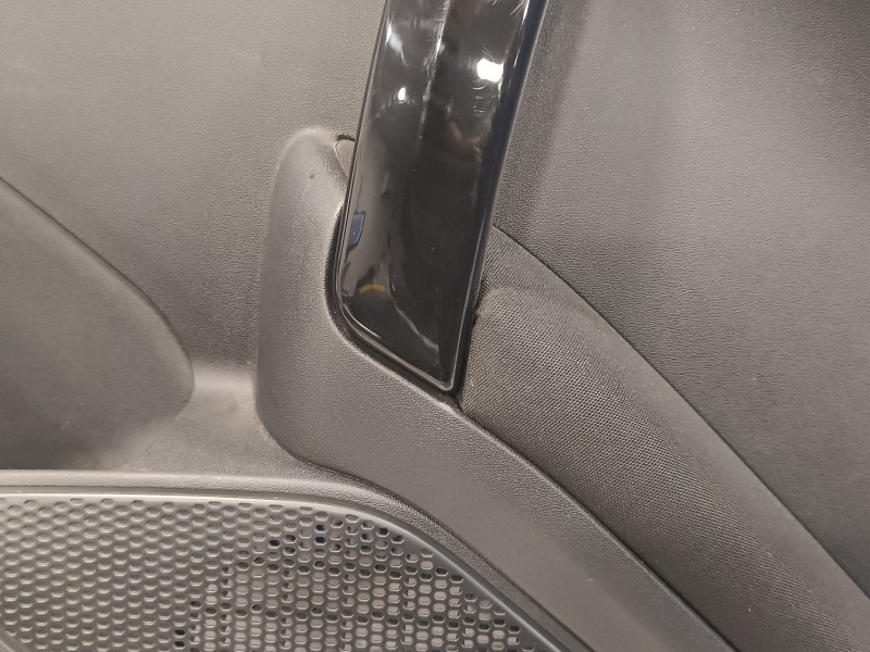 Recambio de guarnecido puerta trasera izquierda para peugeot 208 1.2 12v e-vti referencia OEM IAM 96763547ZD  491100112854