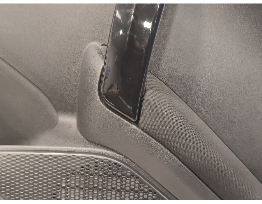 Recambio de guarnecido puerta trasera izquierda para peugeot 208 1.2 12v e-vti referencia OEM IAM 96763547ZD  491100112854