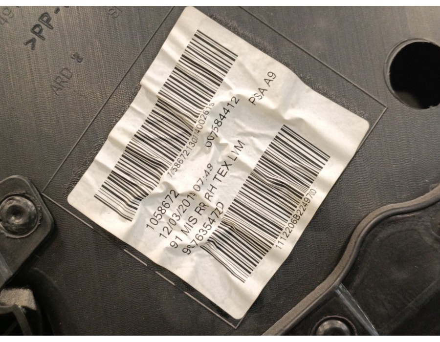 Recambio de guarnecido puerta trasera izquierda para peugeot 208 1.2 12v e-vti referencia OEM IAM 96763547ZD  491100112854