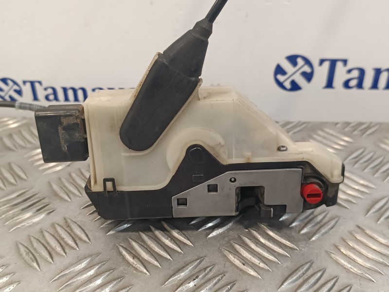 Recambio de cerradura puerta trasera derecha para peugeot 208 1.2 12v e-vti referencia OEM IAM   